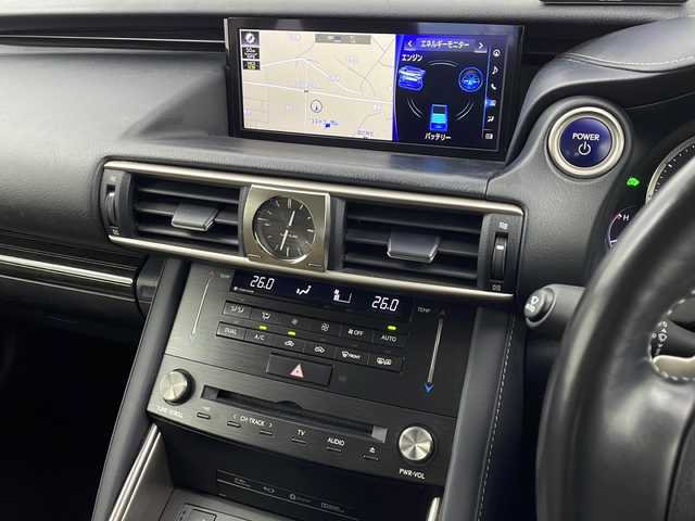 レクサス ＩＳ 300h バージョンL 愛知県 2017(平29)年 9万km ソニッククォーツ 純正10.3型メモリナビ/フルセグTV/CD/DVD(BluRay/BT/USB/AUX/AM/FM/バックカメラ/サンルーフ/レザーシート/シートヒーター＆ベンチレーション　D/N席/パワーシート　D/N席　メモリ付きD席/ビルトインETC2.0 /ドライブレコーダー　/パドルシフト/革巻きステアリング/ステアリングスイッチ/プリクラッシュセーフティ/レーンディパーチャーアラート/BSM/レーダークルーズコントロール/クリアランスソナー/電動サンシェード/LEDオートヘッドライト/プッシュスタート/スマートキー/横滑り防止/ISOFIX/電動格納ミラー/純正フロアマット/純正ドアバイザー/RAYS製18インチAW