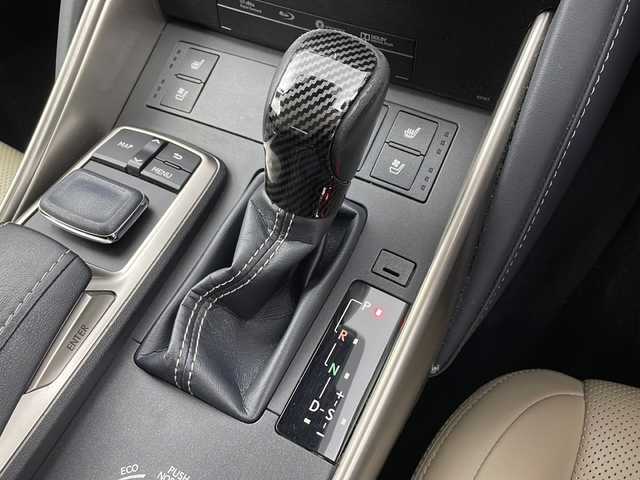 レクサス ＩＳ 300h バージョンL 愛知県 2017(平29)年 9万km ソニッククォーツ 純正10.3型メモリナビ/フルセグTV/CD/DVD(BluRay/BT/USB/AUX/AM/FM/バックカメラ/サンルーフ/レザーシート/シートヒーター＆ベンチレーション　D/N席/パワーシート　D/N席　メモリ付きD席/ビルトインETC2.0 /ドライブレコーダー　/パドルシフト/革巻きステアリング/ステアリングスイッチ/プリクラッシュセーフティ/レーンディパーチャーアラート/BSM/レーダークルーズコントロール/クリアランスソナー/電動サンシェード/LEDオートヘッドライト/プッシュスタート/スマートキー/横滑り防止/ISOFIX/電動格納ミラー/純正フロアマット/純正ドアバイザー/RAYS製18インチAW