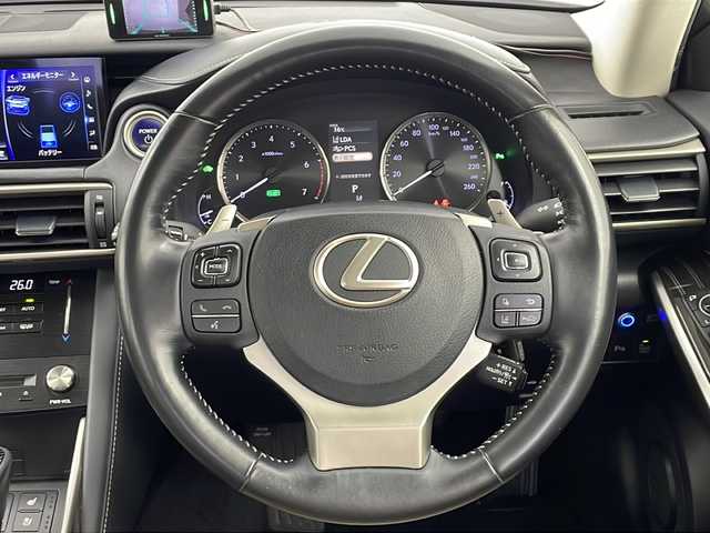 レクサス ＩＳ 300h バージョンL 愛知県 2017(平29)年 9万km ソニッククォーツ 純正10.3型メモリナビ/フルセグTV/CD/DVD(BluRay/BT/USB/AUX/AM/FM/バックカメラ/サンルーフ/レザーシート/シートヒーター＆ベンチレーション　D/N席/パワーシート　D/N席　メモリ付きD席/ビルトインETC2.0 /ドライブレコーダー　/パドルシフト/革巻きステアリング/ステアリングスイッチ/プリクラッシュセーフティ/レーンディパーチャーアラート/BSM/レーダークルーズコントロール/クリアランスソナー/電動サンシェード/LEDオートヘッドライト/プッシュスタート/スマートキー/横滑り防止/ISOFIX/電動格納ミラー/純正フロアマット/純正ドアバイザー/RAYS製18インチAW