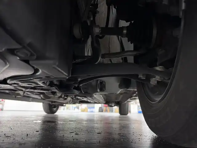 トヨタ ヤリス ハイブリッド X 三重県 2024(令6)年 2.9万km シルバーメタリック ハイブリッド/FF/フロアCVT/純正 CD/USB/iPod レシーバー/（AM/FM/CD/USB/iPod/Bluetooth/AUX）/ドライブレコーダー 前後/Toyota Safety Sense/●プリクラッシュセーフティ［PCS］/●レーンディパーチャーアラート[LDA]/●レーダークルコン（全車速追従機能付）/●オートハイビーム［AHB］/●ロードサインアシスト［RSA］/・先行車発進告知機能［TMN］/・セカンダリーコリジョンブレーキ［SCB］/・プロアクティブドライビングアシスト［PDA］/・クリアランスソナー/・パーキングサポートブレーキ（静止物）/など/装備/・オートライト/・ステアリングスイッチ/・オートエアコン/・電動格納ドアミラー/・パワーウィンドウ（全ドア）/・パワーステアリング/・充電用USB-Cジャックx1/・純正ホイールキャップ＆14インチスチールホイール/・スマートキーx2/など