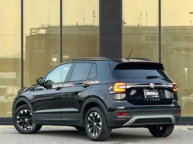 フォルクスワーゲン Ｔ－クロス TSI 1st 石川県 2020(令2)年 2.9万km ディープブラックパールエフェクト ディスカバープロ/純正ナビ/　Bluetooth・CD・DVD・USB・AppleCarPlay・AndroidAuto/フルセグTV/バックカメラ/ETC2.0/ドライブレコーダー/アダプティブクルーズコントロール/ブラインドスポットモニター/ルーフレール/アンチロック・ブレーキ・システム/衝突被害軽減システム/横滑り防止装置/前後コーナーセンサー/盗難防止装置/パーキングアシスト/アイドリングストップ/純正アルミホイール/スマートキー