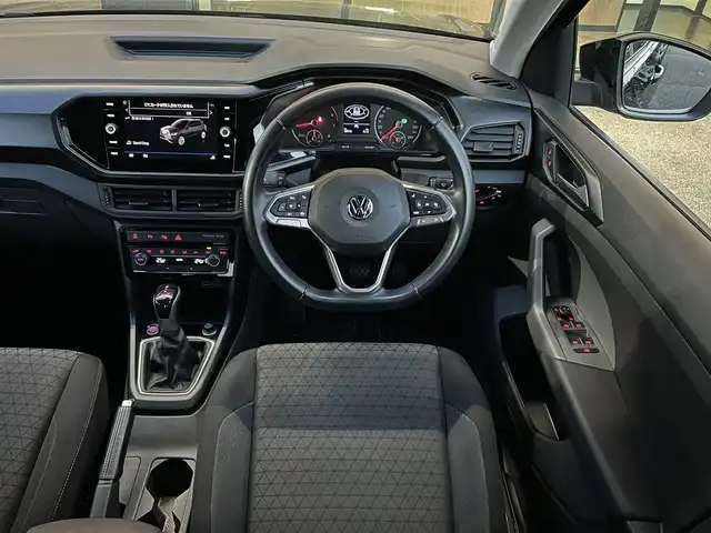 フォルクスワーゲン Ｔ－クロス TSI 1st 石川県 2020(令2)年 2.9万km ディープブラックパールエフェクト ディスカバープロ/純正ナビ/　Bluetooth・CD・DVD・USB・AppleCarPlay・AndroidAuto/フルセグTV/バックカメラ/ETC2.0/ドライブレコーダー/アダプティブクルーズコントロール/ブラインドスポットモニター/ルーフレール/アンチロック・ブレーキ・システム/衝突被害軽減システム/横滑り防止装置/前後コーナーセンサー/盗難防止装置/パーキングアシスト/アイドリングストップ/純正アルミホイール/スマートキー