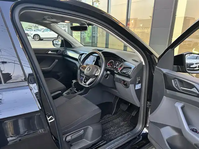 フォルクスワーゲン Ｔ－クロス TSI 1st 石川県 2020(令2)年 2.9万km ディープブラックパールエフェクト ディスカバープロ/純正ナビ/　Bluetooth・CD・DVD・USB・AppleCarPlay・AndroidAuto/フルセグTV/バックカメラ/ETC2.0/ドライブレコーダー/アダプティブクルーズコントロール/ブラインドスポットモニター/ルーフレール/アンチロック・ブレーキ・システム/衝突被害軽減システム/横滑り防止装置/前後コーナーセンサー/盗難防止装置/パーキングアシスト/アイドリングストップ/純正アルミホイール/スマートキー