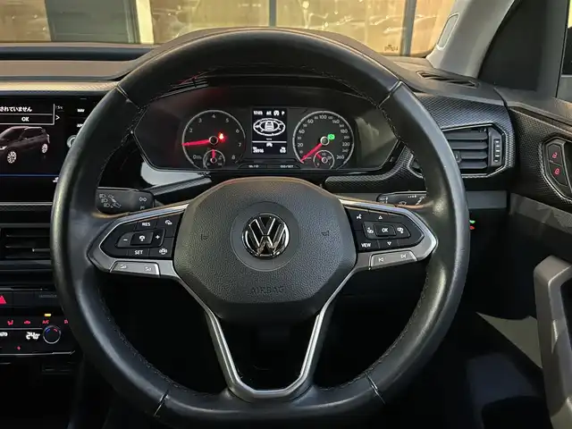 フォルクスワーゲン Ｔ－クロス TSI 1st 石川県 2020(令2)年 2.9万km ディープブラックパールエフェクト ディスカバープロ/純正ナビ/　Bluetooth・CD・DVD・USB・AppleCarPlay・AndroidAuto/フルセグTV/バックカメラ/ETC2.0/ドライブレコーダー/アダプティブクルーズコントロール/ブラインドスポットモニター/ルーフレール/アンチロック・ブレーキ・システム/衝突被害軽減システム/横滑り防止装置/前後コーナーセンサー/盗難防止装置/パーキングアシスト/アイドリングストップ/純正アルミホイール/スマートキー