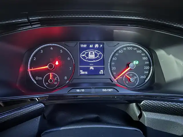 フォルクスワーゲン Ｔ－クロス TSI 1st 石川県 2020(令2)年 2.9万km ディープブラックパールエフェクト ディスカバープロ/純正ナビ/　Bluetooth・CD・DVD・USB・AppleCarPlay・AndroidAuto/フルセグTV/バックカメラ/ETC2.0/ドライブレコーダー/アダプティブクルーズコントロール/ブラインドスポットモニター/ルーフレール/アンチロック・ブレーキ・システム/衝突被害軽減システム/横滑り防止装置/前後コーナーセンサー/盗難防止装置/パーキングアシスト/アイドリングストップ/純正アルミホイール/スマートキー