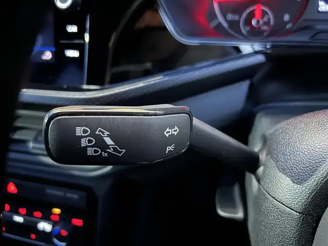 フォルクスワーゲン Ｔ－クロス TSI 1st 石川県 2020(令2)年 2.9万km ディープブラックパールエフェクト ディスカバープロ/純正ナビ/　Bluetooth・CD・DVD・USB・AppleCarPlay・AndroidAuto/フルセグTV/バックカメラ/ETC2.0/ドライブレコーダー/アダプティブクルーズコントロール/ブラインドスポットモニター/ルーフレール/アンチロック・ブレーキ・システム/衝突被害軽減システム/横滑り防止装置/前後コーナーセンサー/盗難防止装置/パーキングアシスト/アイドリングストップ/純正アルミホイール/スマートキー