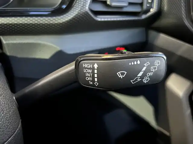 フォルクスワーゲン Ｔ－クロス TSI 1st 石川県 2020(令2)年 2.9万km ディープブラックパールエフェクト ディスカバープロ/純正ナビ/　Bluetooth・CD・DVD・USB・AppleCarPlay・AndroidAuto/フルセグTV/バックカメラ/ETC2.0/ドライブレコーダー/アダプティブクルーズコントロール/ブラインドスポットモニター/ルーフレール/アンチロック・ブレーキ・システム/衝突被害軽減システム/横滑り防止装置/前後コーナーセンサー/盗難防止装置/パーキングアシスト/アイドリングストップ/純正アルミホイール/スマートキー