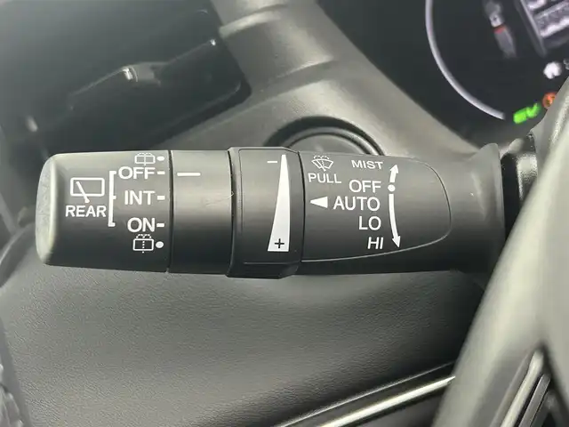 ホンダ ヴェゼル ハイブリッド e:HEV Z 埼玉県 2021(令3)年 3.7万km プラチナホワイトパール 純正9型ナビ フルセグ 衝突軽減装置 禁煙車 バックカメラ コーナーセンサー LEDヘッド レーダークルーズ スマートキー ハーフレザーシート 前席シートヒーター ドラレコ 純正アルミ 純正オーディオ ウィンカーミラー ETC 電動格納ミラー ETC プッシュスタート