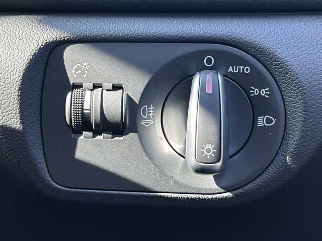 アウディ ＲＳＱ３ 福島県 2014(平26)年 12.4万km パール ＢＯＳＥプレミアムサウンド　ナビ　バックＣ　ＢＳＭ　専用電動レザーシート　パドルシフト　シートヒーター　ＧＰＳレーダー　専用スポーツステアリング　電動パーキングブレーキ　コーナーセンサー　スペアキー
