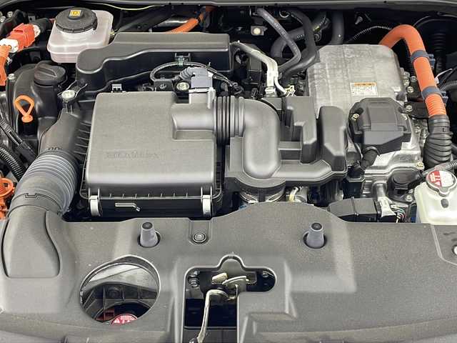 ホンダ ヴェゼル ハイブリッド e:HEV Z 岐阜県 2024(令6)年 1.3万km プラチナホワイトパール ホンダセンシング/衝突軽減ブレーキ/誤発進抑制機能（前方・後方）/近距離衝突軽減ブレーキ/歩行者事故低減ステアリング/路外逸脱抑制機能/渋滞追従機能付きアダプティブクルーズコントロール/車線維持支援システム/先行車発進お知らせ機能/標識認識機能/オートハイビーム/純正ナビ/ステアリングヒーター/ワイヤレス充電/前後ドライブレコーダー/ビルトインETC/ブラインドスポットモニター/パワーバックドア/前席シートヒーター/スマートキー