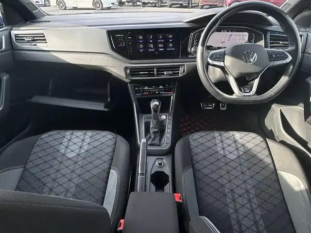 フォルクスワーゲン ＶＷ ポロ TSI Rライン 福島県 2022(令4)年 1.7万km リーフブルーメタリック 純正ナビゲーション/【BT】/リビューカメラ/ビルトインETC/ドライブレコーダー/レーンキープアシストシステム（Lane Assist）/プリクラッシュブレーキシステム（Front Assist）/ドライバー疲労検知システム/（Fatigue Detection System）/パークディスタンスコントロール（フロント・リア）/レーンチェンジアシスト/同一車線内全車速運転支援システム/駐車支援システム/プロアクティブオキュパントプロテクション/ブラインドスポットモニター/ステアリングリモコン/LEDオートライト/LEDフォグランプ/置くだけ充電/純正フロアマット