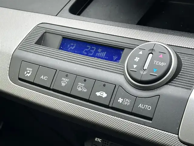 ホンダ フリード ハイブリット ジャストセレクション 島根県 2014(平26)年 7.4万km プレミアムスパークルブラックパール 登録時走行距離73/789Km/両側パワースライドドア/クルーズコントロール/純正メモリナビ【VXM-155VSi】/(DVD/ワンセグTV/Bluetooth)/ステアリングスイッチ/バックカメラ/ビルトインETC/前方ドライブレコーダー/横滑り防止機能/スマートキー/HIDヘッドライト/ウィンカーミラー/スタッドレスタイヤ積込/新車時保証書/取扱説明書