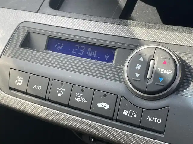 ホンダ フリード ハイブリット ジャストセレクション 兵庫県 2014(平26)年 7.4万km プレミアムスパークルブラックパール (株)IDOMが運営する【じしゃロン神戸名谷店】の自社ローン専用車両になりますこちらは現金またはオートローンご利用時の価格です。自社ローンご希望の方は別途その旨お申付け下さい。/両側パワースライドドア/クルーズコントロール/純正メモリナビ【VXM-155VSi】/(DVD/ワンセグTV/Bluetooth)/ステアリングスイッチ/バックカメラ/ビルトインETC/前方ドライブレコーダー/横滑り防止機能/スマートキー/HIDヘッドライト/ウィンカーミラー/スタッドレスタイヤ積込/新車時保証書/取扱説明書