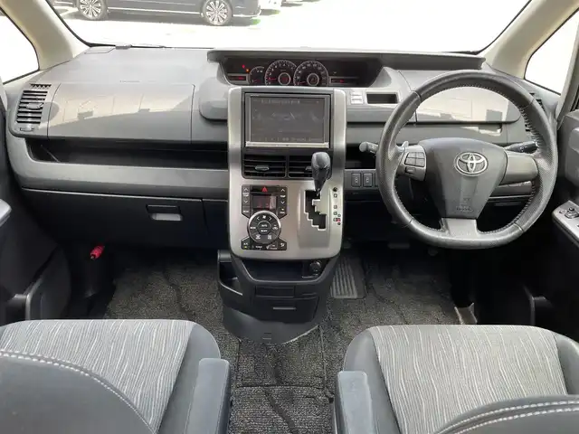 トヨタ ヴォクシー ZS 煌Ⅱ 千葉県 2012(平24)年 8万km ブラック 純正8インチSDナビ/Bluetooth/バックカメラ/フルセグTV/CD・DVD再生/AM・FMラジオ/ETC/両側パワースライドドア/純正後席モニター/純正16インチアルミホイール/LEDヘッドライト/プッシュスタート/スマートキー/スペアキー/取扱説明書＆保証書