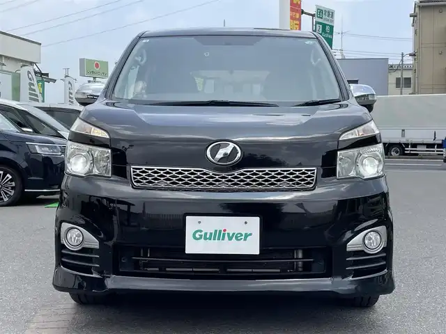 トヨタ ヴォクシー ZS 煌Ⅱ 千葉県 2012(平24)年 8万km ブラック 純正8インチSDナビ/Bluetooth/バックカメラ/フルセグTV/CD・DVD再生/AM・FMラジオ/ETC/両側パワースライドドア/純正後席モニター/純正16インチアルミホイール/LEDヘッドライト/プッシュスタート/スマートキー/スペアキー/取扱説明書＆保証書