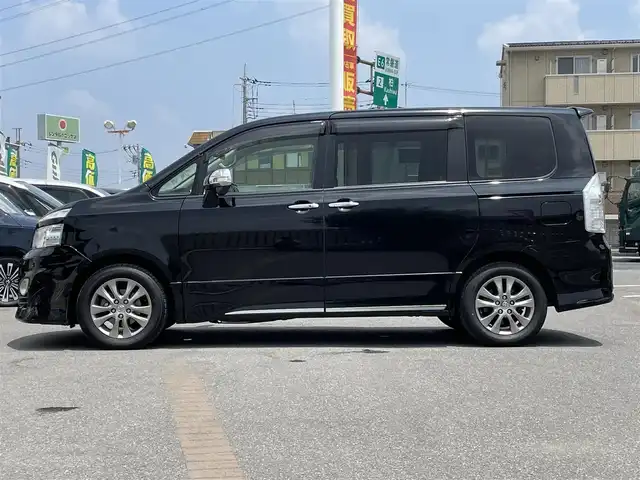 トヨタ ヴォクシー ZS 煌Ⅱ 千葉県 2012(平24)年 8万km ブラック 純正8インチSDナビ/Bluetooth/バックカメラ/フルセグTV/CD・DVD再生/AM・FMラジオ/ETC/両側パワースライドドア/純正後席モニター/純正16インチアルミホイール/LEDヘッドライト/プッシュスタート/スマートキー/スペアキー/取扱説明書＆保証書