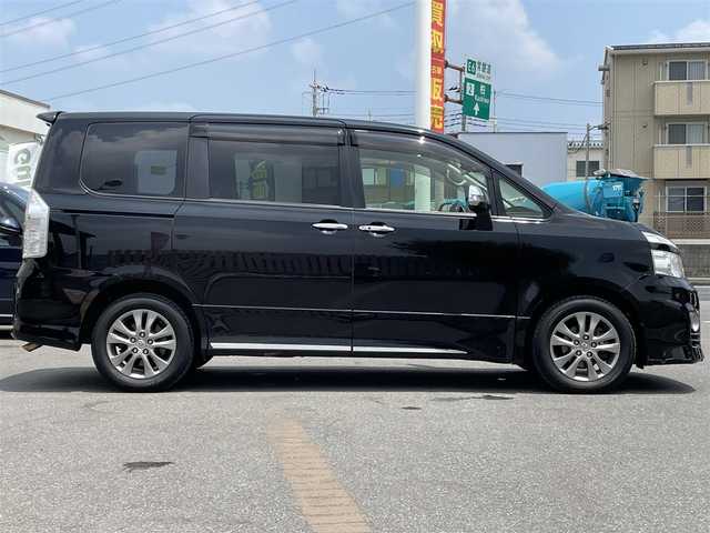 トヨタ ヴォクシー ZS 煌Ⅱ 千葉県 2012(平24)年 8万km ブラック 純正8インチSDナビ/Bluetooth/バックカメラ/フルセグTV/CD・DVD再生/AM・FMラジオ/ETC/両側パワースライドドア/純正後席モニター/純正16インチアルミホイール/LEDヘッドライト/プッシュスタート/スマートキー/スペアキー/取扱説明書＆保証書