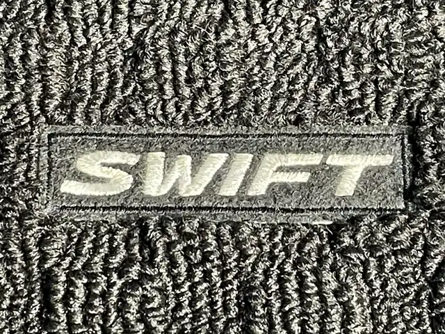 スズキ スイフト HYBRID RS 愛知県 2017(平29)年 5.9万km スーパーブラックパール 純正ナビ/（Bluetooth/AM/FM/フルセグTV/Carplay/CD/DVD）/アラウンドビューモニター/シートヒーター/LEDヘッドライト/ETC/ドライブレコーダー/プッシュスタートボタン/アイドリングストップ/スマートキー/スペアキー1本/純正16インチAW/純正フロアマット