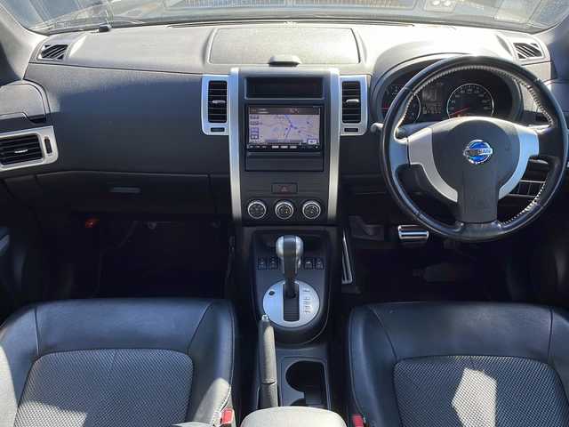 日産 エクストレイル 20X 山口県 2011(平23)年 13.1万km ダイヤモンドブラック 純正HIDヘッドライト/純正フォグランプ/オートライト/純正17インチアルミホイール/革巻きステアリング/防水シート/全席シートヒーター/DAC/ルーフレール/社外ボンネットバイザー/スマートキー/純正フロアマット/トランクマット/純正ドアバイザー/電動格納ドアミラー