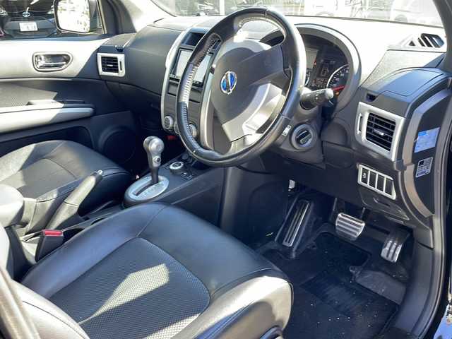 日産 エクストレイル 20X 山口県 2011(平23)年 13.1万km ダイヤモンドブラック 純正HIDヘッドライト/純正フォグランプ/オートライト/純正17インチアルミホイール/革巻きステアリング/防水シート/全席シートヒーター/DAC/ルーフレール/社外ボンネットバイザー/スマートキー/純正フロアマット/トランクマット/純正ドアバイザー/電動格納ドアミラー