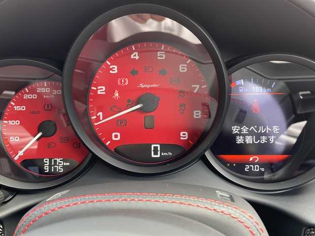 ポルシェ ７１８スパイダー 大阪府 2020(令2)年 1万km ガーズレッド ワンオーナー/ソフトトップオープン/純正ナビ（CD/AM/FM/jukebox/電話）/バックカメラ/ETC2.0/ブルメスターハイエンドサラウンドサウンドシステム/マルチファンクションステアリングホイール/ステアリングヒーター/Race-Tex（レーステックス）ステアリング（赤刺繍）/スマートキー×２/パワーシート/スポーツシートプラス/Race-Tex（レーステックス）×レザーシート/シートヒーター/カラーシートベルト/コントラストカラーステッチ/レザーサンバイザー/カーボンインテリアパッケージ/カーボンドアシルガード/AUTO BLIP/ESC OFF/ESC＋TC　OFF　切り替えボタン/スポーツクロノパッケージ/PASM/スポーツエキゾースト/トラクションコントール/ヒルスタートアシスト/20インチ718CaymanGT4ホイール　サテンプラチナ/サテン　オーラム塗装/ポルシェダイナミックライトシステムプラス/LEDヘッドライト/保証書/取扱説明書