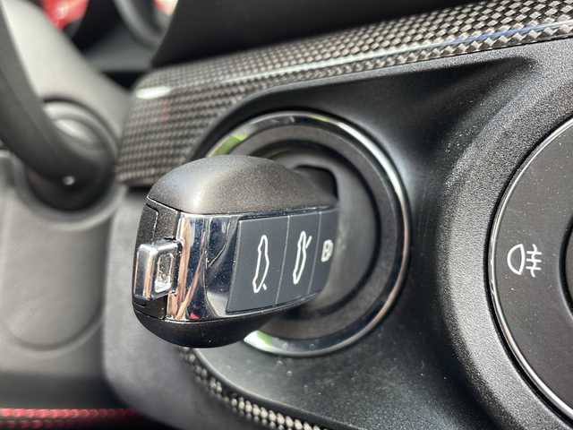 ポルシェ ７１８スパイダー 大阪府 2020(令2)年 1万km ガーズレッド ワンオーナー/ソフトトップオープン/純正ナビ（CD/AM/FM/jukebox/電話）/バックカメラ/ETC2.0/ブルメスターハイエンドサラウンドサウンドシステム/マルチファンクションステアリングホイール/ステアリングヒーター/Race-Tex（レーステックス）ステアリング（赤刺繍）/スマートキー×２/パワーシート/スポーツシートプラス/Race-Tex（レーステックス）×レザーシート/シートヒーター/カラーシートベルト/コントラストカラーステッチ/レザーサンバイザー/カーボンインテリアパッケージ/カーボンドアシルガード/AUTO BLIP/ESC OFF/ESC＋TC　OFF　切り替えボタン/スポーツクロノパッケージ/PASM/スポーツエキゾースト/トラクションコントール/ヒルスタートアシスト/20インチ718CaymanGT4ホイール　サテンプラチナ/サテン　オーラム塗装/ポルシェダイナミックライトシステムプラス/LEDヘッドライト/保証書/取扱説明書