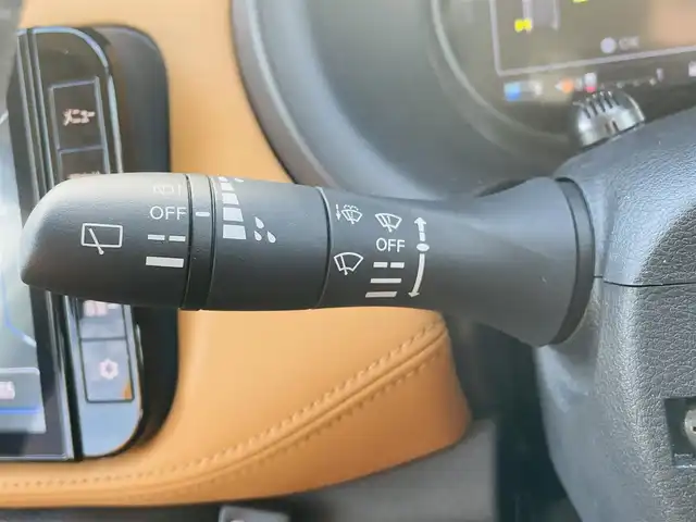 日産 キックス X ツートーンインテリアED 熊本県 2021(令3)年 3.2万km ブリリアントホワイトパール 純正ナビ/・AM/FM/CD/DVD/BT/SD/・フルセグTV/・バックカメラ/デジタルインナーミラー/インテリジェントエマージェンシーブレーキ/踏み間違い衝突防止アシスト/プロパイロット/インテリジェントアラウンドビューモニター/インテリジェントFCW/車線逸脱警報/後方車両検知警報/後退時車両検知警報/ハイビームアシスト/電動パーキングブレーキ/・ブレーキホールド/革巻きステアリング/・ステアリングスイッチ/・ハンドルヒーター/・D・N席パワーシート/・前方シートヒーター/社外ETC/前後ドライブレコーダー/フォグライト/純正１７インチAW/純正フロアマット/ドアバイザー/トノカバー/TVキャンセラー/プッシュスタート/スマートキー