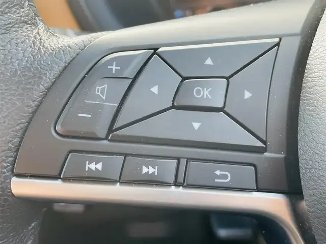 日産 キックス X ツートーンインテリアED 熊本県 2021(令3)年 3.2万km ブリリアントホワイトパール 純正ナビ/・AM/FM/CD/DVD/BT/SD/・フルセグTV/・バックカメラ/デジタルインナーミラー/インテリジェントエマージェンシーブレーキ/踏み間違い衝突防止アシスト/プロパイロット/インテリジェントアラウンドビューモニター/インテリジェントFCW/車線逸脱警報/後方車両検知警報/後退時車両検知警報/ハイビームアシスト/電動パーキングブレーキ/・ブレーキホールド/革巻きステアリング/・ステアリングスイッチ/・ハンドルヒーター/・D・N席パワーシート/・前方シートヒーター/社外ETC/前後ドライブレコーダー/フォグライト/純正１７インチAW/純正フロアマット/ドアバイザー/トノカバー/TVキャンセラー/プッシュスタート/スマートキー