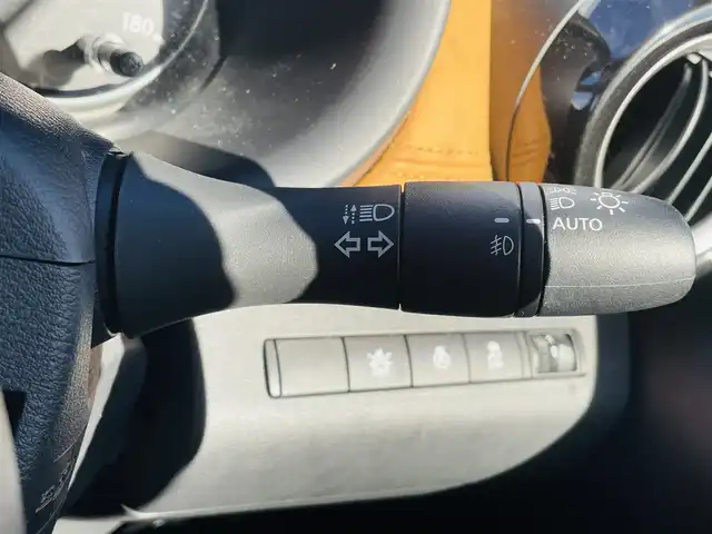 日産 キックス X ツートーンインテリアED 熊本県 2021(令3)年 3.2万km ブリリアントホワイトパール 純正ナビ/・AM/FM/CD/DVD/BT/SD/・フルセグTV/・バックカメラ/デジタルインナーミラー/インテリジェントエマージェンシーブレーキ/踏み間違い衝突防止アシスト/プロパイロット/インテリジェントアラウンドビューモニター/インテリジェントFCW/車線逸脱警報/後方車両検知警報/後退時車両検知警報/ハイビームアシスト/電動パーキングブレーキ/・ブレーキホールド/革巻きステアリング/・ステアリングスイッチ/・ハンドルヒーター/・D・N席パワーシート/・前方シートヒーター/社外ETC/前後ドライブレコーダー/フォグライト/純正１７インチAW/純正フロアマット/ドアバイザー/トノカバー/TVキャンセラー/プッシュスタート/スマートキー