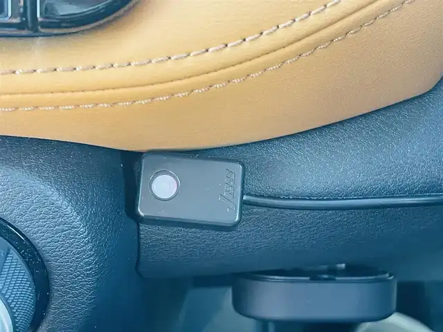 日産 キックス X ツートーンインテリアED 熊本県 2021(令3)年 3.2万km ブリリアントホワイトパール 純正ナビ/・AM/FM/CD/DVD/BT/SD/・フルセグTV/・バックカメラ/デジタルインナーミラー/インテリジェントエマージェンシーブレーキ/踏み間違い衝突防止アシスト/プロパイロット/インテリジェントアラウンドビューモニター/インテリジェントFCW/車線逸脱警報/後方車両検知警報/後退時車両検知警報/ハイビームアシスト/電動パーキングブレーキ/・ブレーキホールド/革巻きステアリング/・ステアリングスイッチ/・ハンドルヒーター/・D・N席パワーシート/・前方シートヒーター/社外ETC/前後ドライブレコーダー/フォグライト/純正１７インチAW/純正フロアマット/ドアバイザー/トノカバー/TVキャンセラー/プッシュスタート/スマートキー