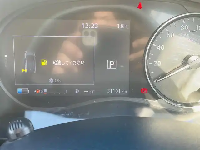 日産 キックス X ツートーンインテリアED 熊本県 2021(令3)年 3.2万km ブリリアントホワイトパール 純正ナビ/・AM/FM/CD/DVD/BT/SD/・フルセグTV/・バックカメラ/デジタルインナーミラー/インテリジェントエマージェンシーブレーキ/踏み間違い衝突防止アシスト/プロパイロット/インテリジェントアラウンドビューモニター/インテリジェントFCW/車線逸脱警報/後方車両検知警報/後退時車両検知警報/ハイビームアシスト/電動パーキングブレーキ/・ブレーキホールド/革巻きステアリング/・ステアリングスイッチ/・ハンドルヒーター/・D・N席パワーシート/・前方シートヒーター/社外ETC/前後ドライブレコーダー/フォグライト/純正１７インチAW/純正フロアマット/ドアバイザー/トノカバー/TVキャンセラー/プッシュスタート/スマートキー