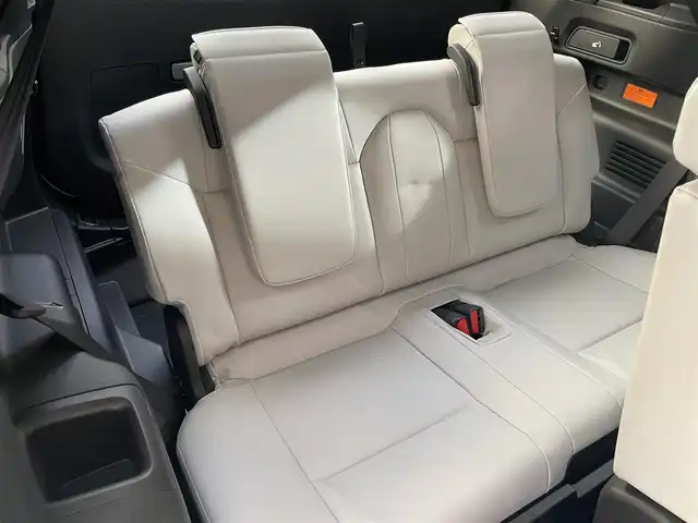 三菱 アウトランダー ＰＨＥＶ P 兵庫県 2023(令5)年 0.5万km パールⅡ ワンオーナー/純正ディスプレイオーディオナビ　フルセグ、BT、AM、FM/全方位カメラ/ビルトインETC２．０/前後ドライブレコーダー/BOSEサウンドシステム/衝突被害軽減ブレーキ/車線逸脱警報システム/ブラインドスポット/クルーズコントロール（追従あり）/マイパイロット/前席シートヒーター/レザーシート/D、N席パワーシート/パドルシフト/置くだけ充電/ステアリングスイッチ/ステアリングヒーター/ヘッドアップディスプレイ/スマートキー×２/プッシュスタート