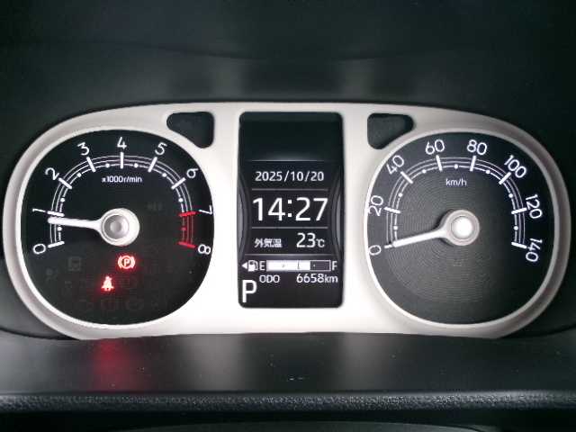 ダイハツ ムーヴ キャンバス ストライプス G 岡山県 2022(令4)年 0.7万km シャイニングホワイトパール/ファイアークォーツレッドメタリック 【 Smart Assist 】/ワンオーナー/純正9インチディスプレイオーディオ/フルセグテレビ/フロント・サイド・バックカメラ/パノラマモニター/Bluetooth/USB/HDMI/両側パワースライドドア/オートライト/フロントソナー・リアソナー/シートヒーター（前席）/スマートキー2個/ETC/純正LED/純正フロアマット/スマートキー2個