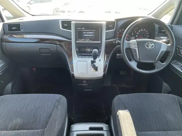 トヨタ ヴェルファイア 2．4Z 香川県 2013(平25)年 10.9万km ブラック 純正8型HDDナビ（NHZN-X62G）/・Bluetooth接続/・フルセグTV/・HDDミュージックサーバー/・CD/DVD/・AM/FM/純正11型後席用モニター（V11T-R62C）/両側電動スライドドア/クリアランスソナー/純正18インチアルミホイール/ビルトインETC/nanoe/オットマン/ステアリングリモコン/純正フロアマット/純正ドアバイザー/３列シート/MTモード付AT/ウォークスルー(2列目)/プッシュスタート/スマートキー