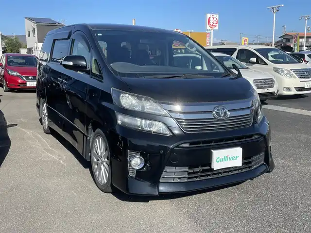 トヨタ ヴェルファイア 2．4Z 香川県 2013(平25)年 10.9万km ブラック 純正8型HDDナビ（NHZN-X62G）/・Bluetooth接続/・フルセグTV/・HDDミュージックサーバー/・CD/DVD/・AM/FM/純正11型後席用モニター（V11T-R62C）/両側電動スライドドア/クリアランスソナー/純正18インチアルミホイール/ビルトインETC/nanoe/オットマン/ステアリングリモコン/純正フロアマット/純正ドアバイザー/３列シート/MTモード付AT/ウォークスルー(2列目)/プッシュスタート/スマートキー