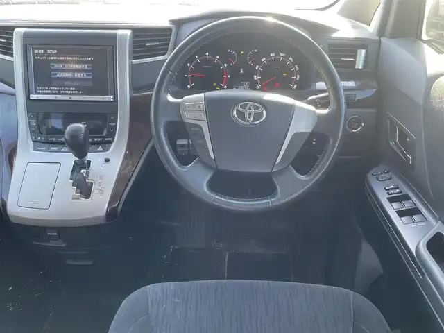 トヨタ ヴェルファイア 2．4Z 香川県 2013(平25)年 10.9万km ブラック 純正8型HDDナビ（NHZN-X62G）/・Bluetooth接続/・フルセグTV/・HDDミュージックサーバー/・CD/DVD/・AM/FM/純正11型後席用モニター（V11T-R62C）/両側電動スライドドア/クリアランスソナー/純正18インチアルミホイール/ビルトインETC/nanoe/オットマン/ステアリングリモコン/純正フロアマット/純正ドアバイザー/３列シート/MTモード付AT/ウォークスルー(2列目)/プッシュスタート/スマートキー