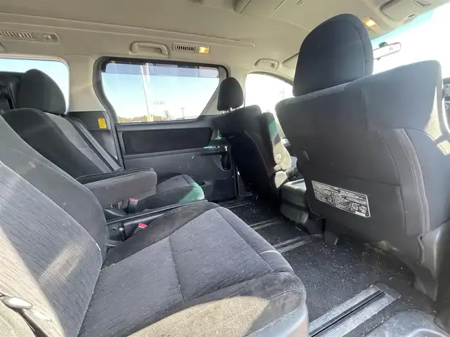 トヨタ ヴェルファイア 2．4Z 香川県 2013(平25)年 10.9万km ブラック 純正8型HDDナビ（NHZN-X62G）/・Bluetooth接続/・フルセグTV/・HDDミュージックサーバー/・CD/DVD/・AM/FM/純正11型後席用モニター（V11T-R62C）/両側電動スライドドア/クリアランスソナー/純正18インチアルミホイール/ビルトインETC/nanoe/オットマン/ステアリングリモコン/純正フロアマット/純正ドアバイザー/３列シート/MTモード付AT/ウォークスルー(2列目)/プッシュスタート/スマートキー