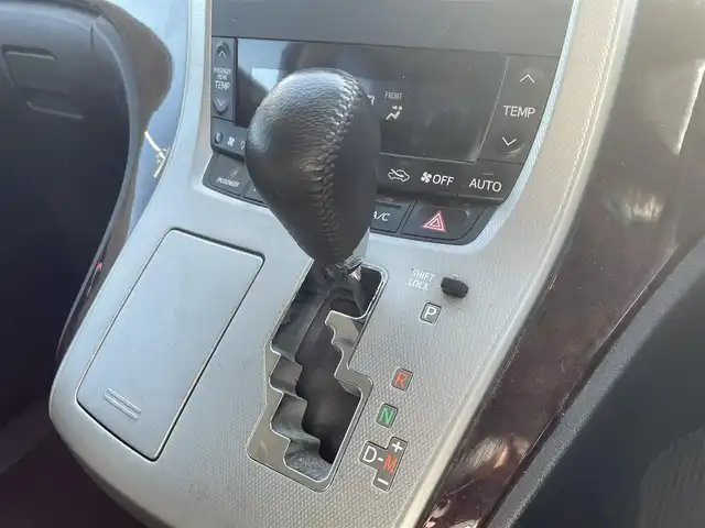 トヨタ ヴェルファイア 2．4Z 香川県 2013(平25)年 10.9万km ブラック 純正8型HDDナビ（NHZN-X62G）/・Bluetooth接続/・フルセグTV/・HDDミュージックサーバー/・CD/DVD/・AM/FM/純正11型後席用モニター（V11T-R62C）/両側電動スライドドア/クリアランスソナー/純正18インチアルミホイール/ビルトインETC/nanoe/オットマン/ステアリングリモコン/純正フロアマット/純正ドアバイザー/３列シート/MTモード付AT/ウォークスルー(2列目)/プッシュスタート/スマートキー