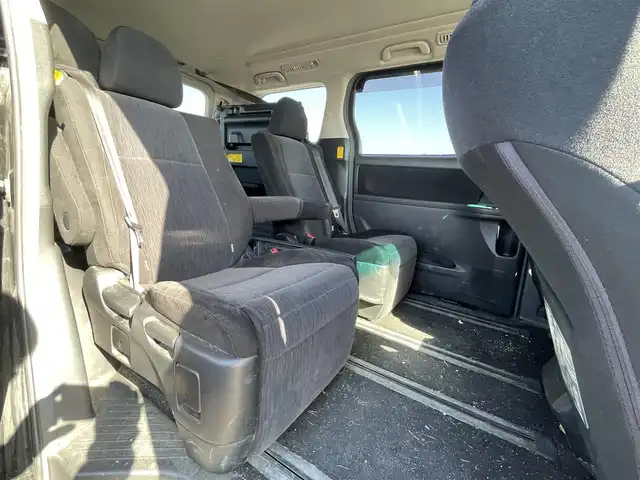 トヨタ ヴェルファイア 2．4Z 香川県 2013(平25)年 10.9万km ブラック 純正8型HDDナビ（NHZN-X62G）/・Bluetooth接続/・フルセグTV/・HDDミュージックサーバー/・CD/DVD/・AM/FM/純正11型後席用モニター（V11T-R62C）/両側電動スライドドア/クリアランスソナー/純正18インチアルミホイール/ビルトインETC/nanoe/オットマン/ステアリングリモコン/純正フロアマット/純正ドアバイザー/３列シート/MTモード付AT/ウォークスルー(2列目)/プッシュスタート/スマートキー