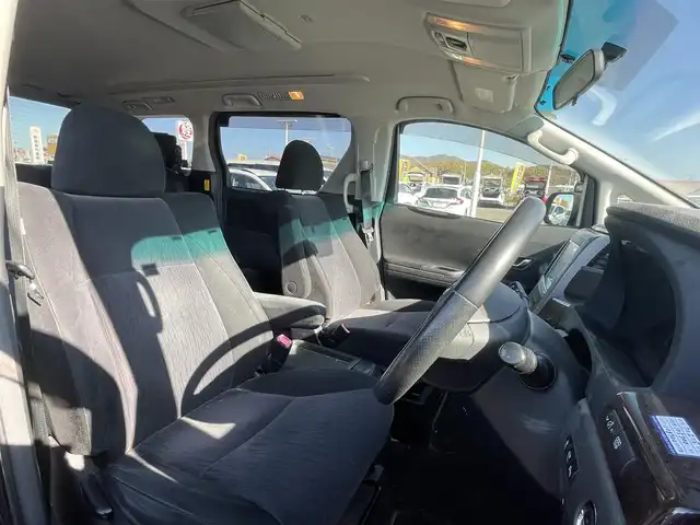 トヨタ ヴェルファイア 2．4Z 香川県 2013(平25)年 10.9万km ブラック 純正8型HDDナビ（NHZN-X62G）/・Bluetooth接続/・フルセグTV/・HDDミュージックサーバー/・CD/DVD/・AM/FM/純正11型後席用モニター（V11T-R62C）/両側電動スライドドア/クリアランスソナー/純正18インチアルミホイール/ビルトインETC/nanoe/オットマン/ステアリングリモコン/純正フロアマット/純正ドアバイザー/３列シート/MTモード付AT/ウォークスルー(2列目)/プッシュスタート/スマートキー