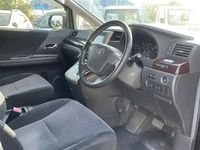 トヨタ ヴェルファイア 2．4Z 東京都 2013(平25)年 10.9万km ブラック (株)IDOMが運営する【じしゃロン昭島店】の自社ローン対象車両になります。こちらは現金ご利用時の価格です。自社ローンご希望の方は別途その旨お申付け下さい。					純正8型HDDナビ（NHZN-X62G）/・Bluetooth接続/・フルセグTV/・HDDミュージックサーバー/・CD/DVD/・AM/FM/純正11型後席用モニター（V11T-R62C）/両側電動スライドドア/クリアランスソナー/純正18インチアルミホイール/ビルトインETC/nanoe/オットマン/ステアリングリモコン/純正フロアマット/純正ドアバイザー/３列シート/MTモード付AT/ウォークスルー(2列目)/プッシュスタート/スマートキー