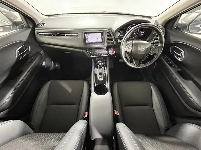 ホンダ ヴェゼル ハイブリッド Z ホンダセンシング 佐賀県 2020(令2)年 2.9万km ルーセブラックM 純正７インチナビ/（フルセグTV/CD/DVD/Bluetooth//USB/SD録音）/バックカメラ/衝突被害軽減ブレーキ/レーンキープアシスト/シートヒーター/ハーフレザーシート/パドルシフト/レーダークルーズコントロール/純正１７インチアルミホイール/ＬＥＤヘッドライト/オートライト/フォグライト/純正フロアマット/ビルトインＥＴＣ/スマートキー/スペアキー×１/電子パーキングブレーキ/ステアリングリモコン/横滑り防止装置/盗難防止装置