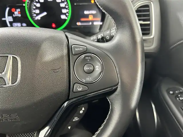 ホンダ ヴェゼル ハイブリッド Z ホンダセンシング 佐賀県 2020(令2)年 2.9万km ルーセブラックM 純正７インチナビ/（フルセグTV/CD/DVD/Bluetooth//USB/SD録音）/バックカメラ/衝突被害軽減ブレーキ/レーンキープアシスト/シートヒーター/ハーフレザーシート/パドルシフト/レーダークルーズコントロール/純正１７インチアルミホイール/ＬＥＤヘッドライト/オートライト/フォグライト/純正フロアマット/ビルトインＥＴＣ/スマートキー/スペアキー×１/電子パーキングブレーキ/ステアリングリモコン/横滑り防止装置/盗難防止装置