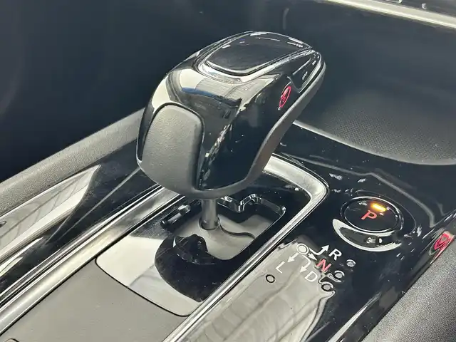 ホンダ ヴェゼル ハイブリッド Z ホンダセンシング 佐賀県 2020(令2)年 2.9万km ルーセブラックM 純正７インチナビ/（フルセグTV/CD/DVD/Bluetooth//USB/SD録音）/バックカメラ/衝突被害軽減ブレーキ/レーンキープアシスト/シートヒーター/ハーフレザーシート/パドルシフト/レーダークルーズコントロール/純正１７インチアルミホイール/ＬＥＤヘッドライト/オートライト/フォグライト/純正フロアマット/ビルトインＥＴＣ/スマートキー/スペアキー×１/電子パーキングブレーキ/ステアリングリモコン/横滑り防止装置/盗難防止装置