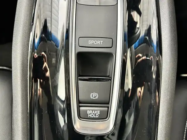 ホンダ ヴェゼル ハイブリッド Z ホンダセンシング 佐賀県 2020(令2)年 2.9万km ルーセブラックM 純正７インチナビ/（フルセグTV/CD/DVD/Bluetooth//USB/SD録音）/バックカメラ/衝突被害軽減ブレーキ/レーンキープアシスト/シートヒーター/ハーフレザーシート/パドルシフト/レーダークルーズコントロール/純正１７インチアルミホイール/ＬＥＤヘッドライト/オートライト/フォグライト/純正フロアマット/ビルトインＥＴＣ/スマートキー/スペアキー×１/電子パーキングブレーキ/ステアリングリモコン/横滑り防止装置/盗難防止装置