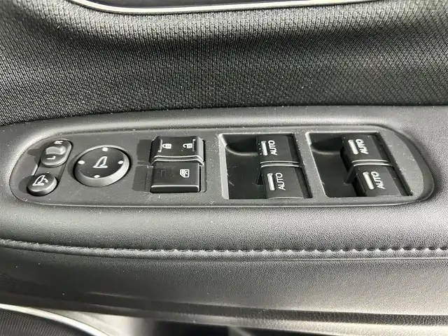 ホンダ ヴェゼル ハイブリッド Z ホンダセンシング 佐賀県 2020(令2)年 2.9万km ルーセブラックM 純正７インチナビ/（フルセグTV/CD/DVD/Bluetooth//USB/SD録音）/バックカメラ/衝突被害軽減ブレーキ/レーンキープアシスト/シートヒーター/ハーフレザーシート/パドルシフト/レーダークルーズコントロール/純正１７インチアルミホイール/ＬＥＤヘッドライト/オートライト/フォグライト/純正フロアマット/ビルトインＥＴＣ/スマートキー/スペアキー×１/電子パーキングブレーキ/ステアリングリモコン/横滑り防止装置/盗難防止装置