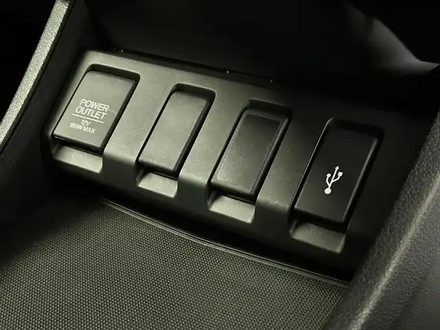 ホンダ ヴェゼル ハイブリッド Z ホンダセンシング 佐賀県 2020(令2)年 2.9万km ルーセブラックM 純正７インチナビ/（フルセグTV/CD/DVD/Bluetooth//USB/SD録音）/バックカメラ/衝突被害軽減ブレーキ/レーンキープアシスト/シートヒーター/ハーフレザーシート/パドルシフト/レーダークルーズコントロール/純正１７インチアルミホイール/ＬＥＤヘッドライト/オートライト/フォグライト/純正フロアマット/ビルトインＥＴＣ/スマートキー/スペアキー×１/電子パーキングブレーキ/ステアリングリモコン/横滑り防止装置/盗難防止装置