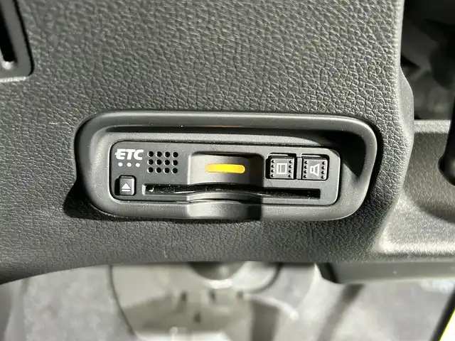 ホンダ ヴェゼル ハイブリッド Z ホンダセンシング 佐賀県 2020(令2)年 2.9万km ルーセブラックM 純正７インチナビ/（フルセグTV/CD/DVD/Bluetooth//USB/SD録音）/バックカメラ/衝突被害軽減ブレーキ/レーンキープアシスト/シートヒーター/ハーフレザーシート/パドルシフト/レーダークルーズコントロール/純正１７インチアルミホイール/ＬＥＤヘッドライト/オートライト/フォグライト/純正フロアマット/ビルトインＥＴＣ/スマートキー/スペアキー×１/電子パーキングブレーキ/ステアリングリモコン/横滑り防止装置/盗難防止装置