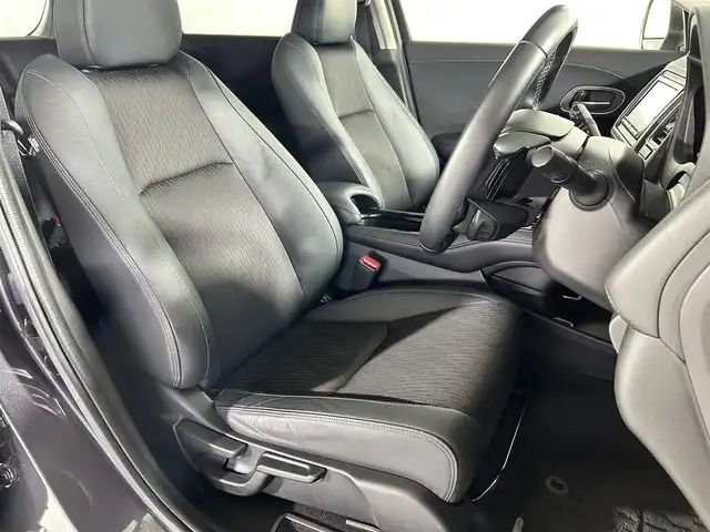 ホンダ ヴェゼル ハイブリッド Z ホンダセンシング 佐賀県 2020(令2)年 2.9万km ルーセブラックM 純正７インチナビ/（フルセグTV/CD/DVD/Bluetooth//USB/SD録音）/バックカメラ/衝突被害軽減ブレーキ/レーンキープアシスト/シートヒーター/ハーフレザーシート/パドルシフト/レーダークルーズコントロール/純正１７インチアルミホイール/ＬＥＤヘッドライト/オートライト/フォグライト/純正フロアマット/ビルトインＥＴＣ/スマートキー/スペアキー×１/電子パーキングブレーキ/ステアリングリモコン/横滑り防止装置/盗難防止装置