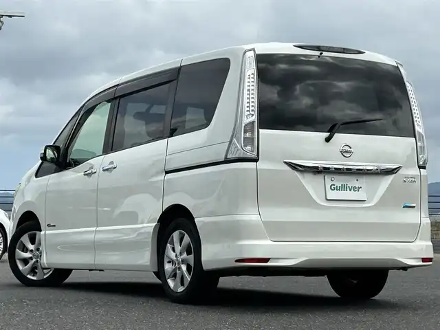 日産 セレナ ハイウェイS G Sハイブリッド 島根県 2013(平25)年 6.8万km ブリリアントホワイトパール 純正ナビ(MC312D-W)/(AM/FM/CD/DVD/Bluetooth)/クルーズコントロール/バックカメラ/片側パワースライドドア/ビルトインETC/後席サンシェード/スマートキー/スペアキー×1/プッシュスタート/純正16インチアルミホイール/純正フロアマット/取扱説明書/保証書